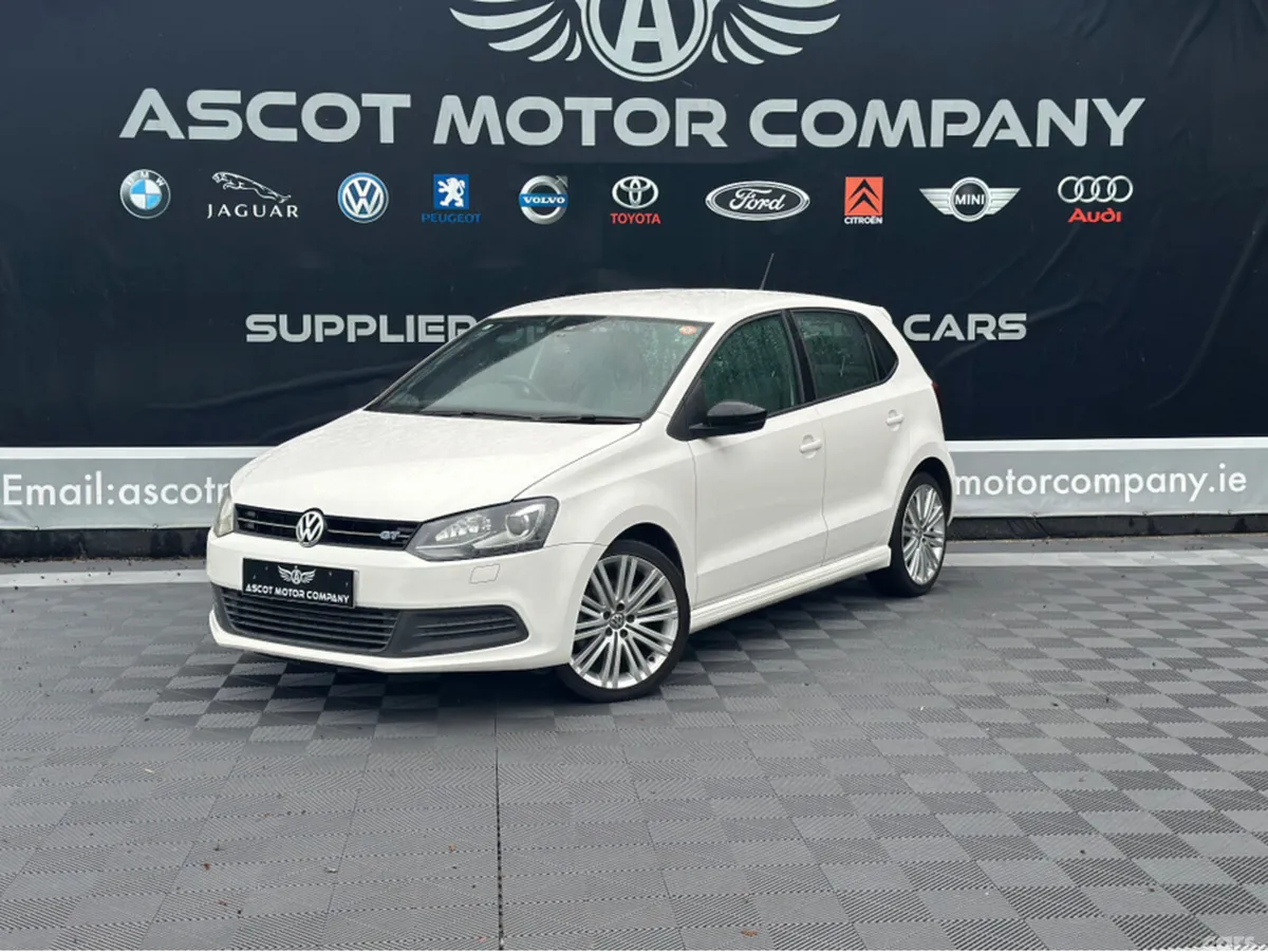Volkswagen Polo Hatchback, Petrol, 2015, White