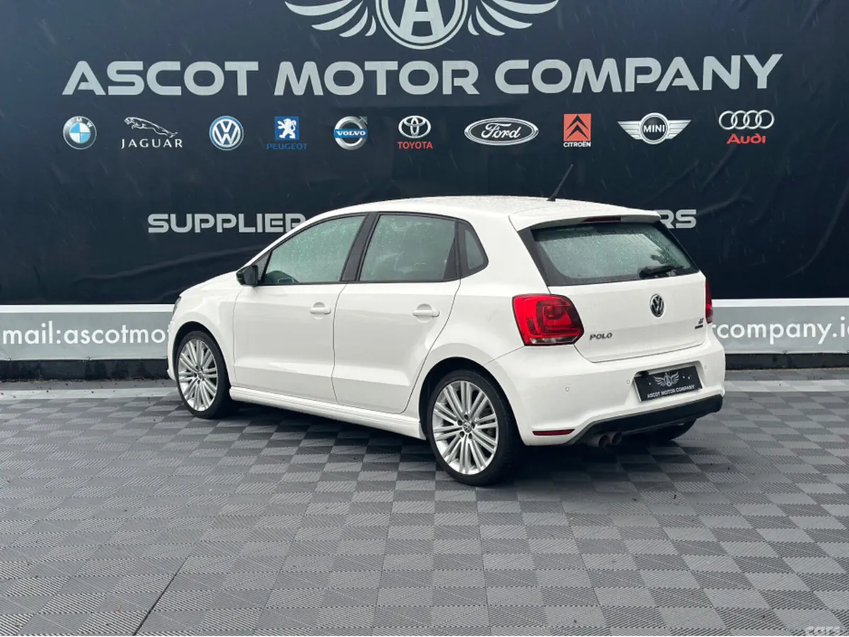 Volkswagen Polo Hatchback, Petrol, 2015, White