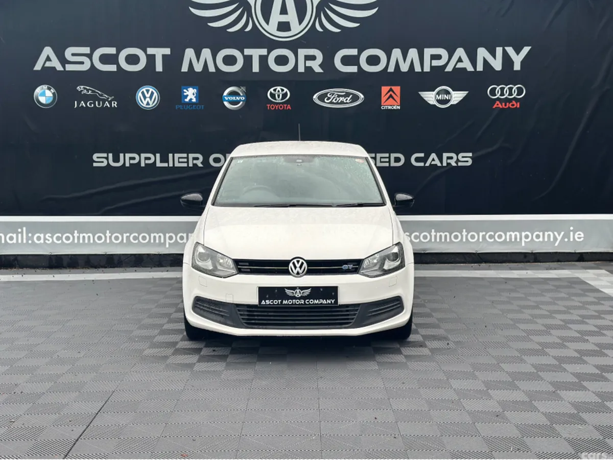 Volkswagen Polo Hatchback, Petrol, 2015, White