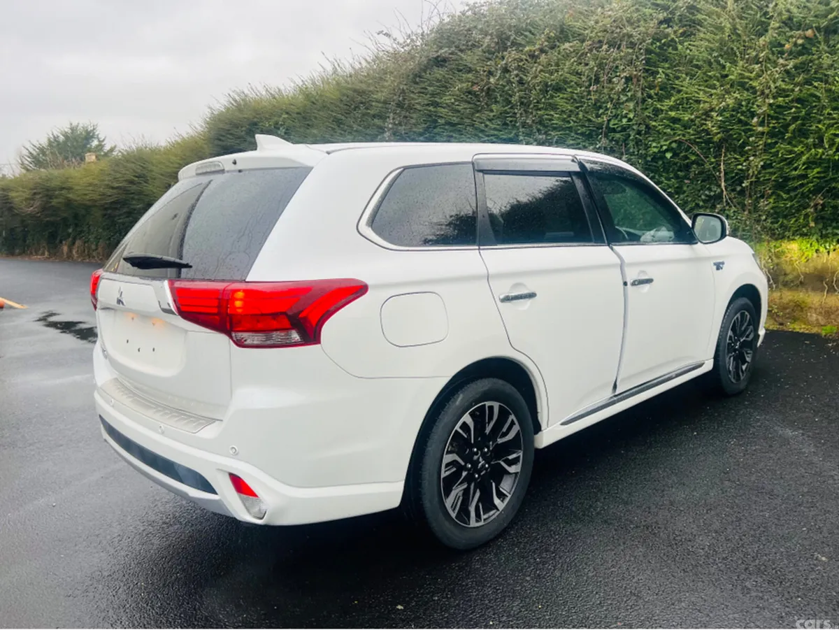 Mitsubishi Outlander SUV, Petrol Plug-in Hybrid, 2018, White