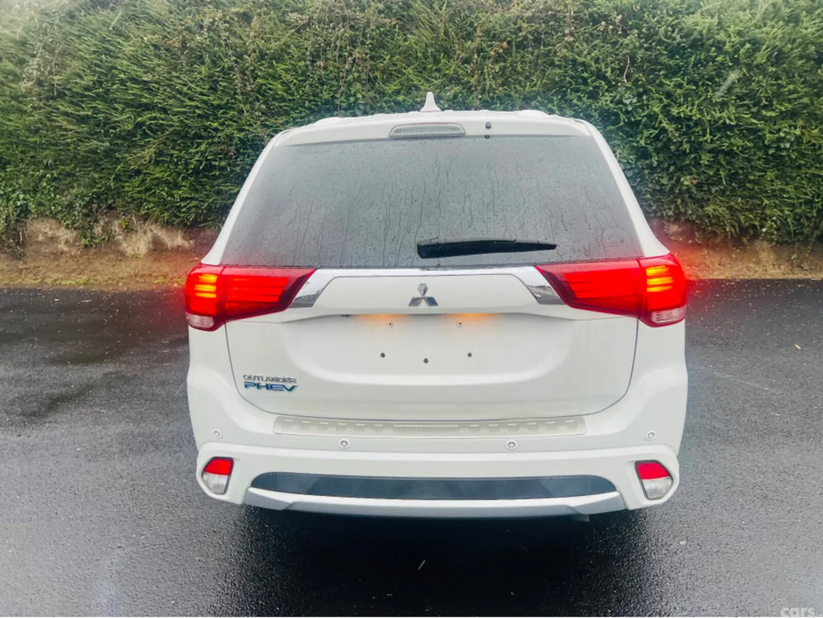Mitsubishi Outlander SUV, Petrol Plug-in Hybrid, 2018, White