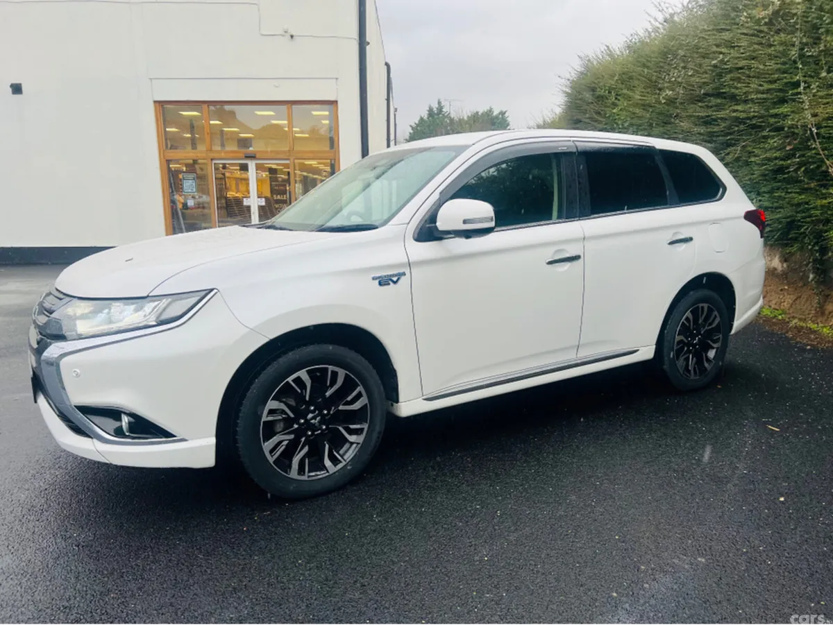 Mitsubishi Outlander SUV, Petrol Plug-in Hybrid, 2018, White