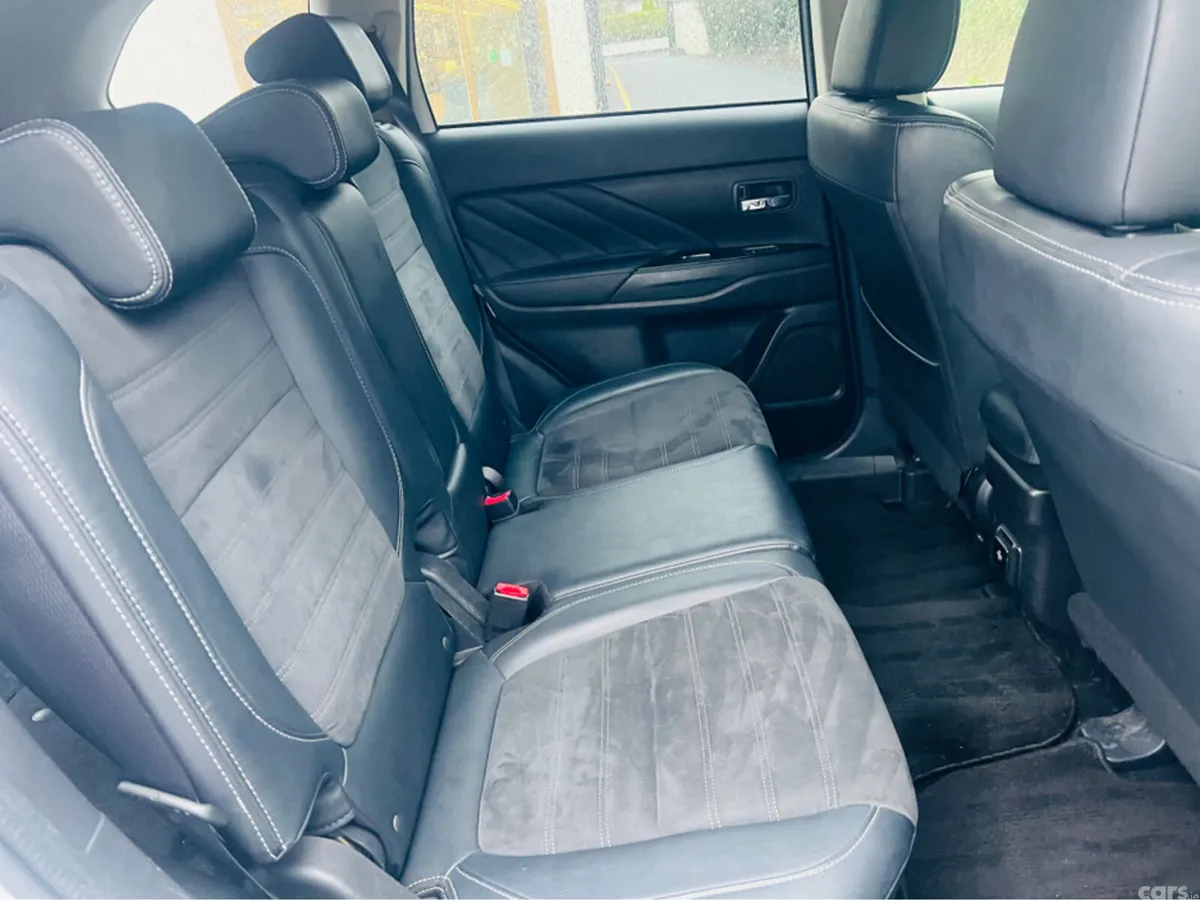 Mitsubishi Outlander SUV, Petrol Plug-in Hybrid, 2018, White