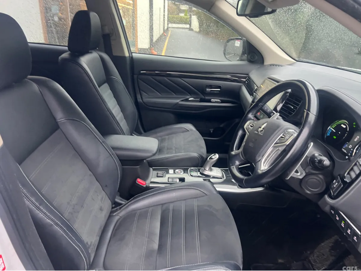 Mitsubishi Outlander SUV, Petrol Plug-in Hybrid, 2018, White