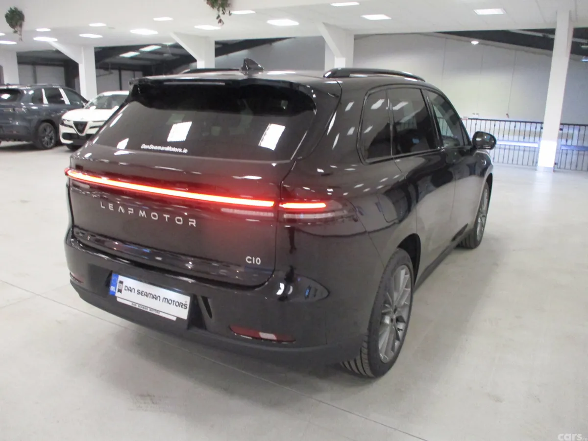 Leapmotor C10 SUV, Petrol Plug-in Hybrid, 2027, Black