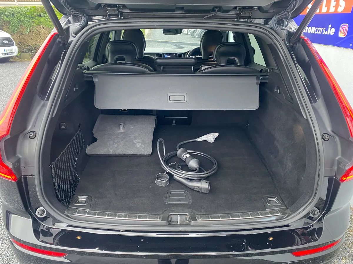 Volvo XC60 SUV, Petrol Plug-in Hybrid, 2021, Black