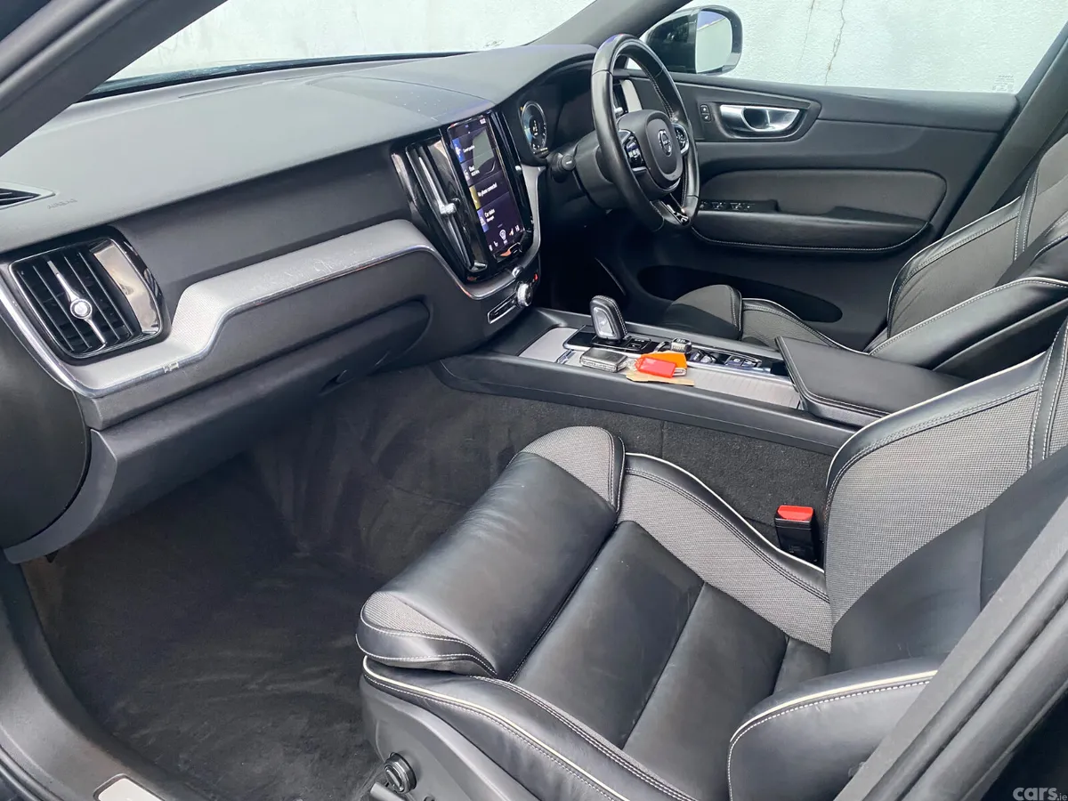 Volvo XC60 SUV, Petrol Plug-in Hybrid, 2021, Black