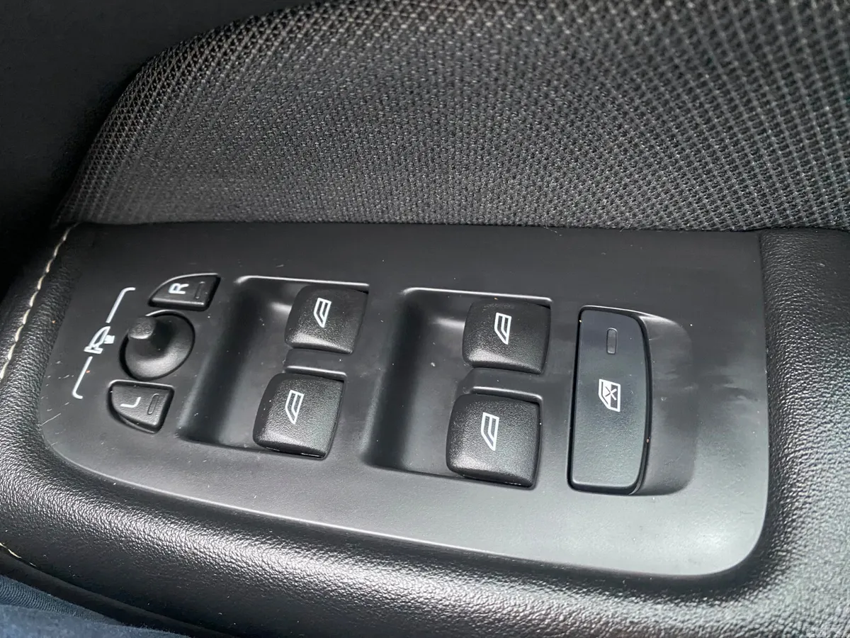 Volvo XC60 SUV, Petrol Plug-in Hybrid, 2021, Black