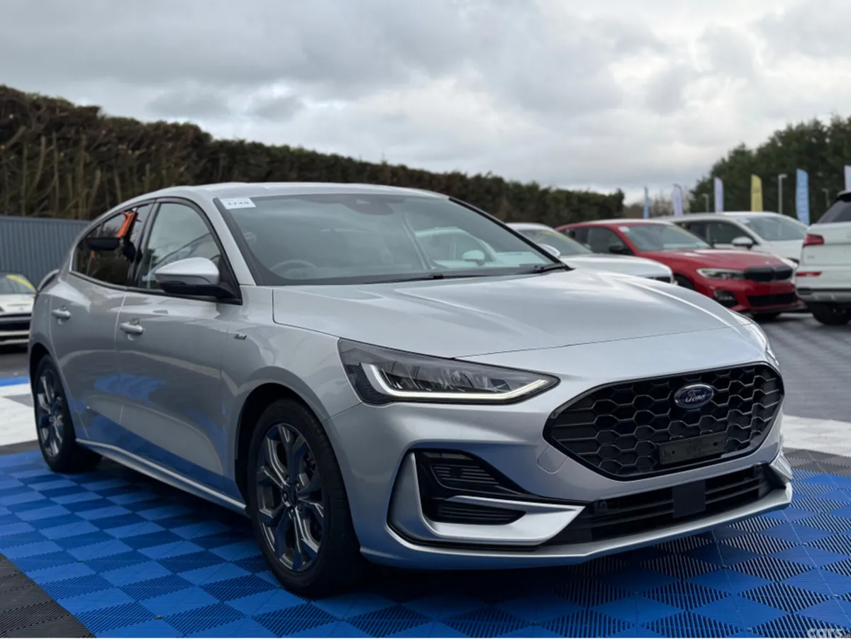 Ford Focus Hatchback, Petrol, 2023, Silver