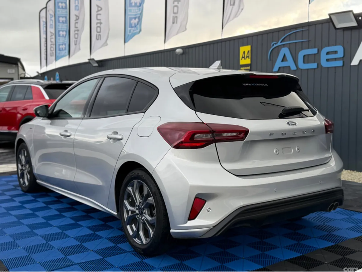 Ford Focus Hatchback, Petrol, 2023, Silver