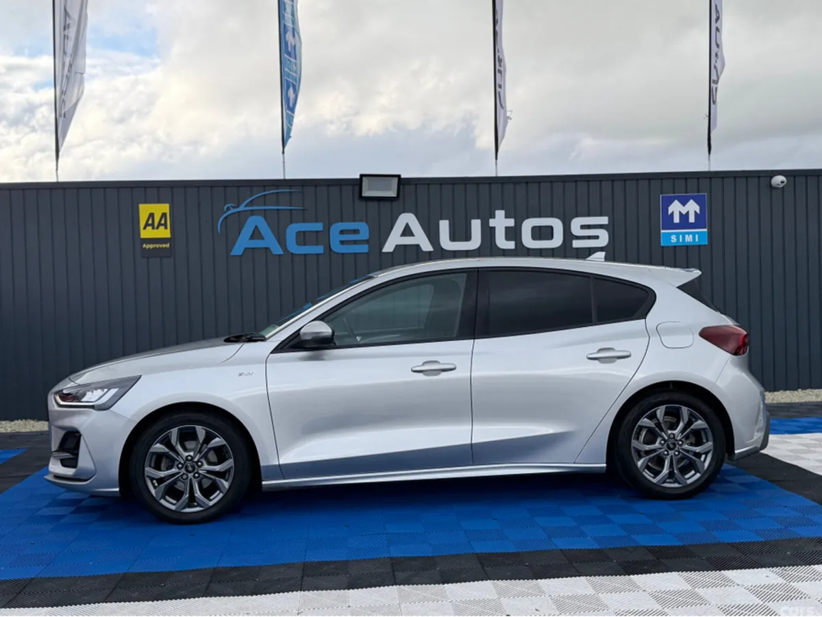 Ford Focus Hatchback, Petrol, 2023, Silver