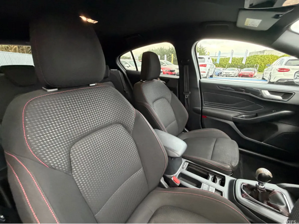 Ford Focus Hatchback, Petrol, 2023, Silver