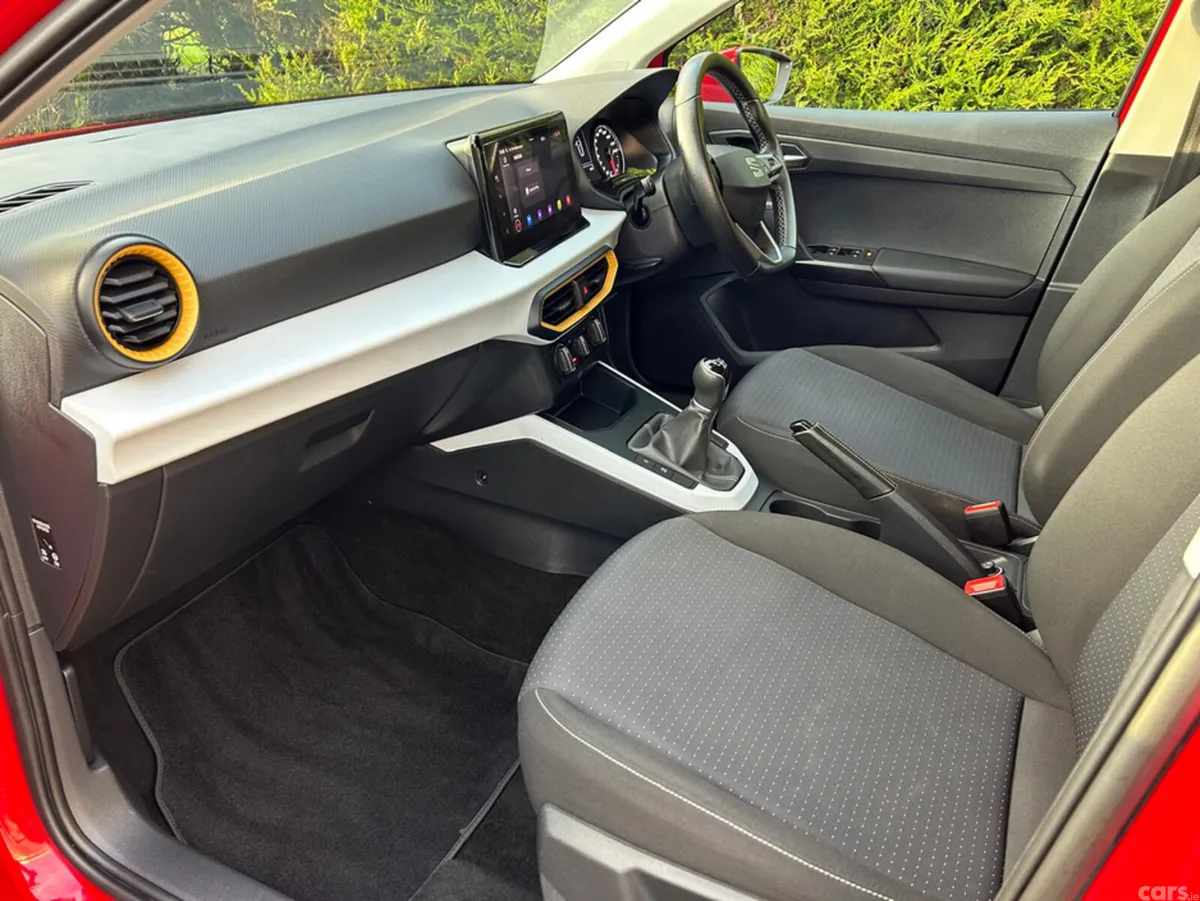 SEAT Arona Hatchback, Petrol, 2022, Red