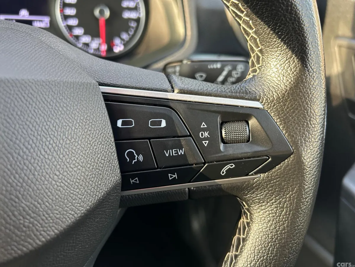 SEAT Arona Hatchback, Petrol, 2022, Red