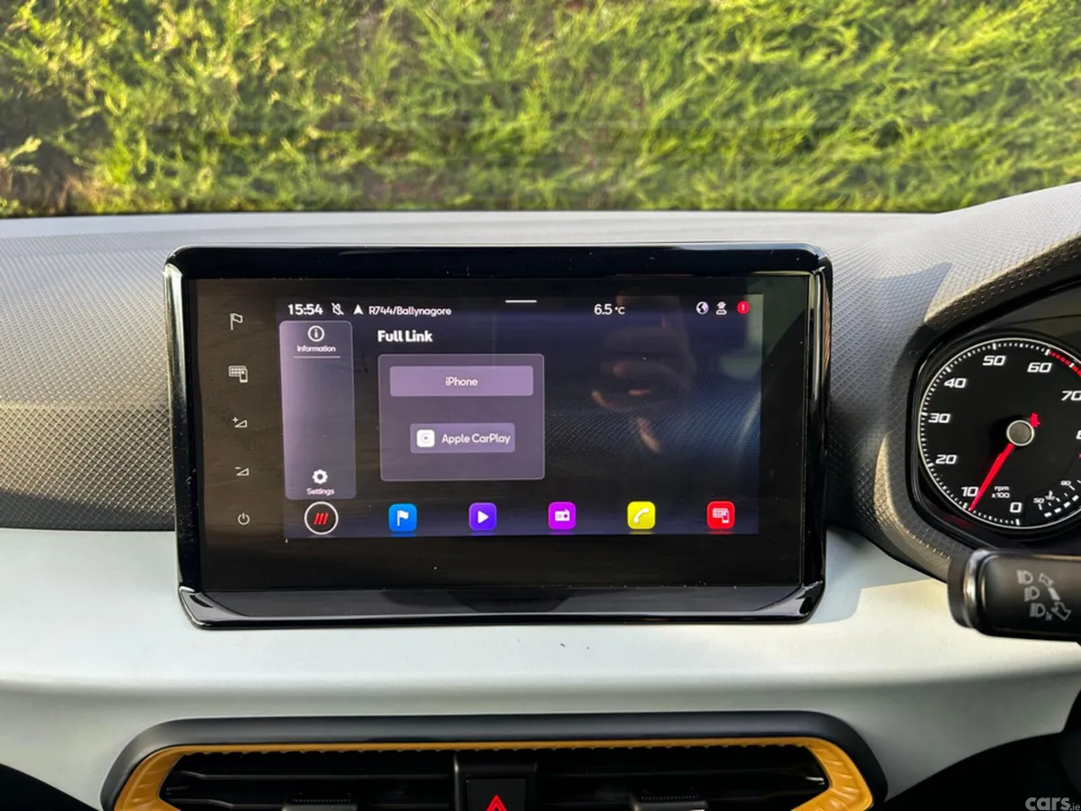 SEAT Arona Hatchback, Petrol, 2022, Red