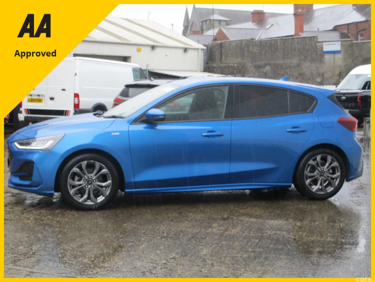 Ford Focus Hatchback, Petrol Hybrid, 2023, Blue