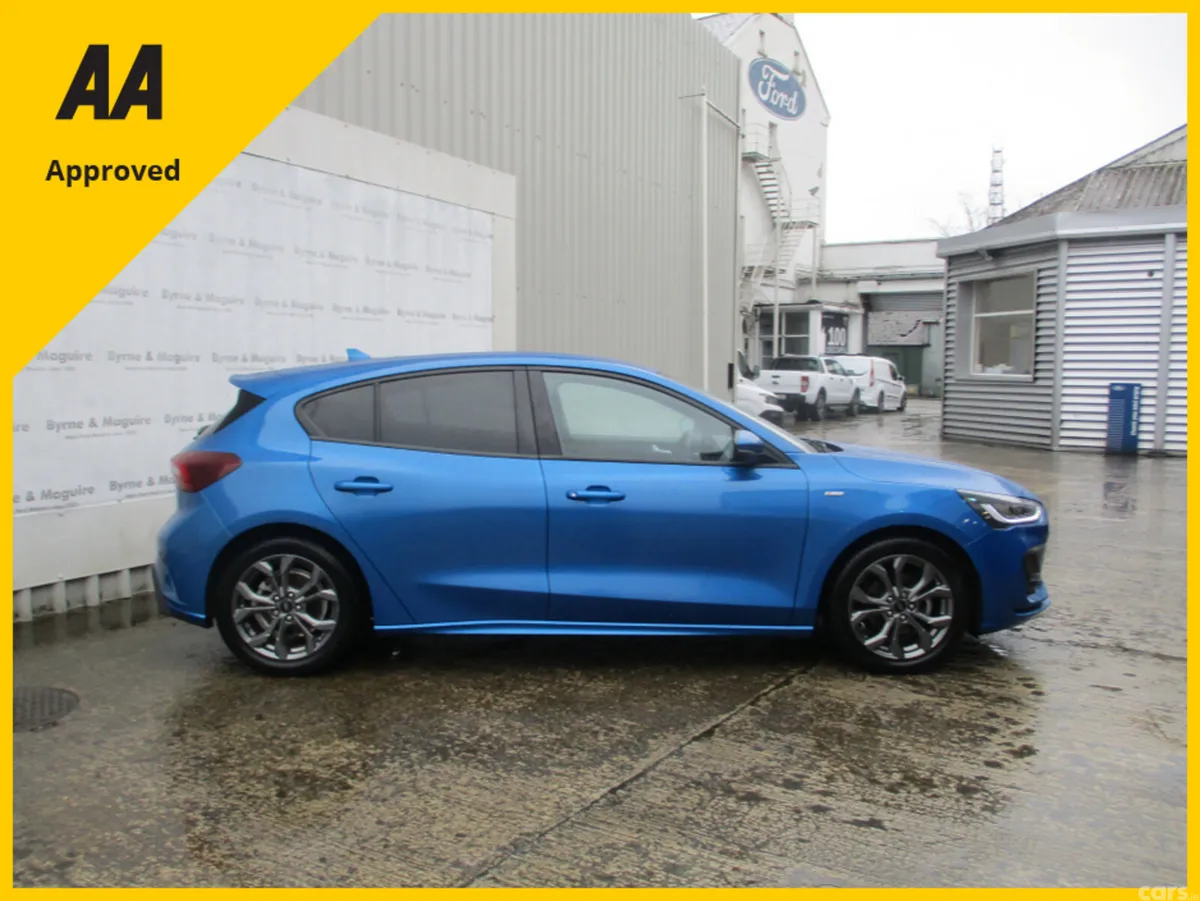 Ford Focus Hatchback, Petrol Hybrid, 2023, Blue