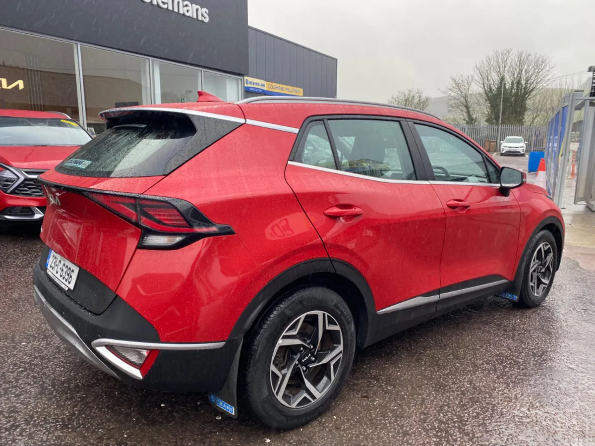Kia Sportage SUV, Diesel Hybrid, 2023, Red