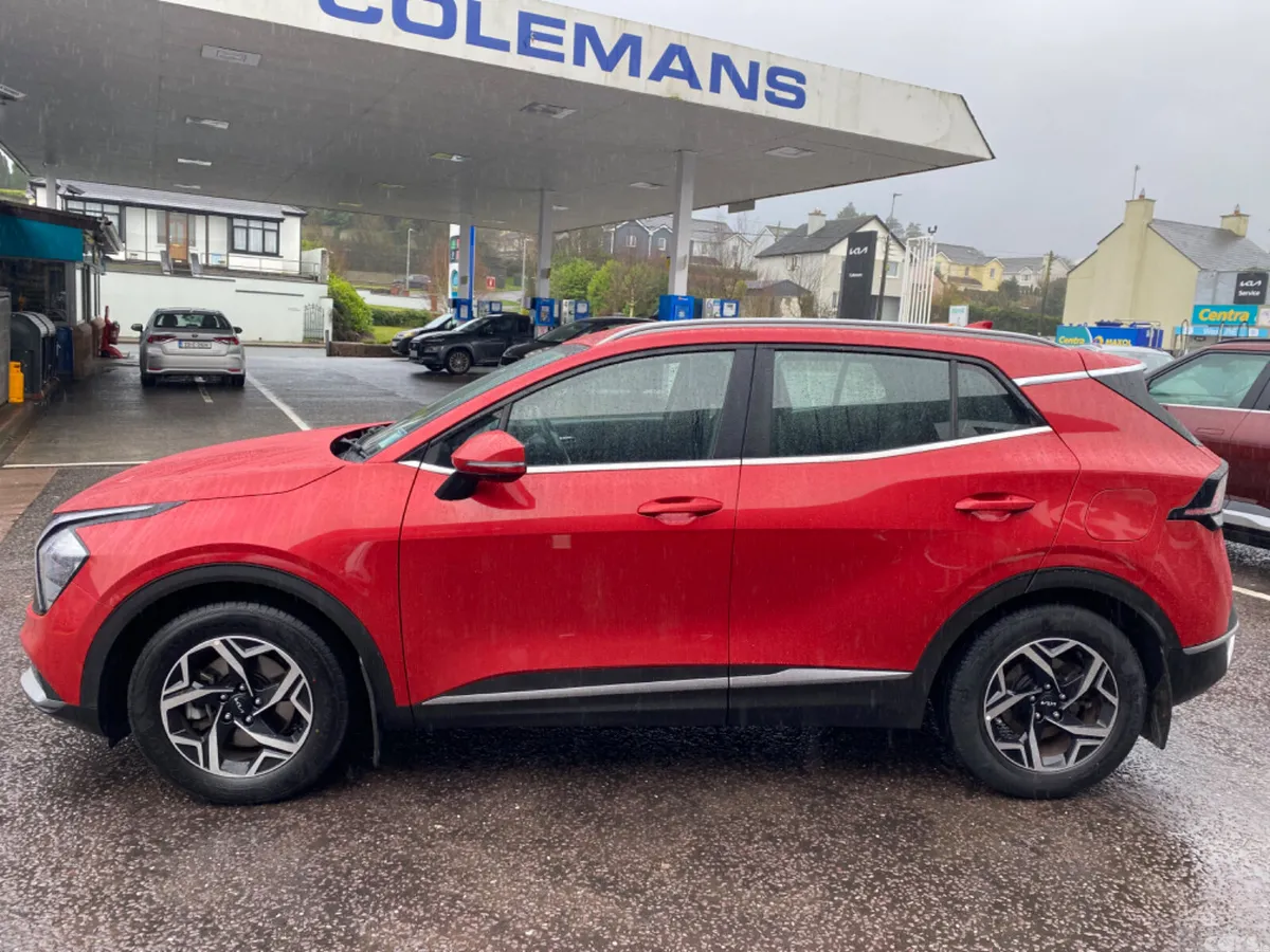 Kia Sportage SUV, Diesel Hybrid, 2023, Red