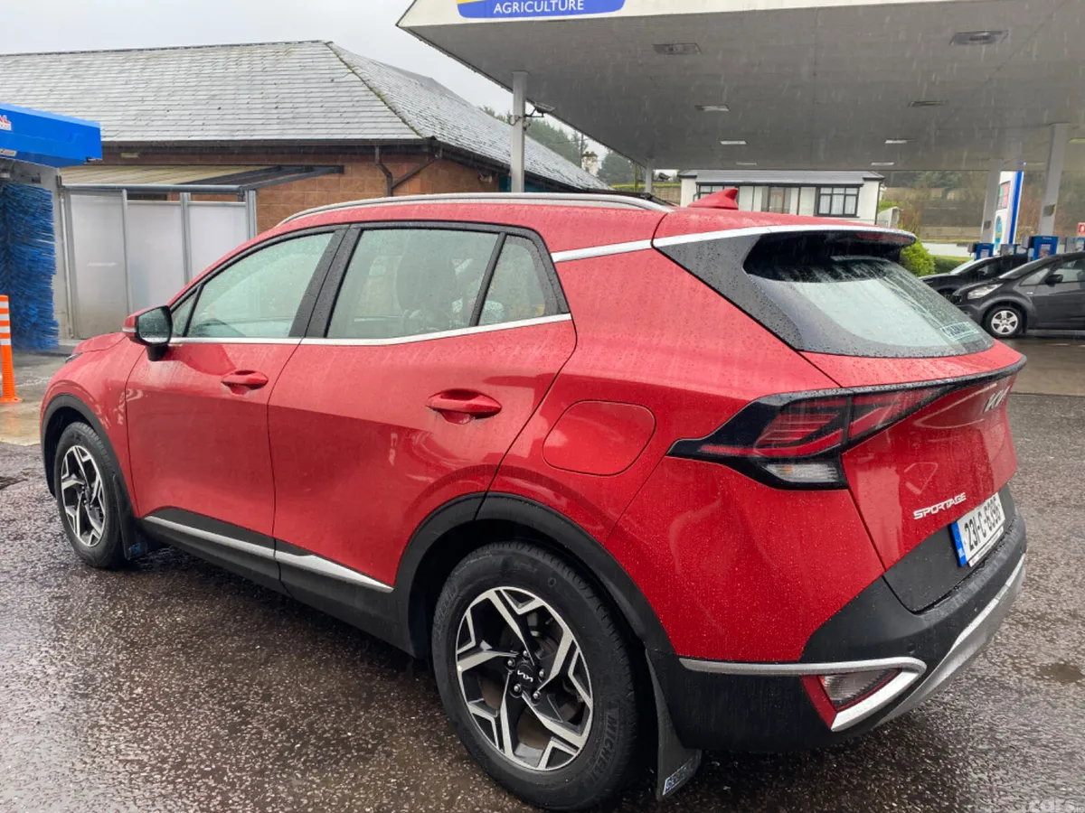 Kia Sportage SUV, Diesel Hybrid, 2023, Red