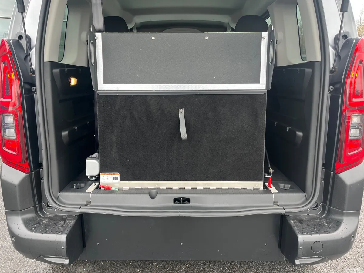 Citroen Berlingo Multispace MPV, Diesel, 2026, Silver