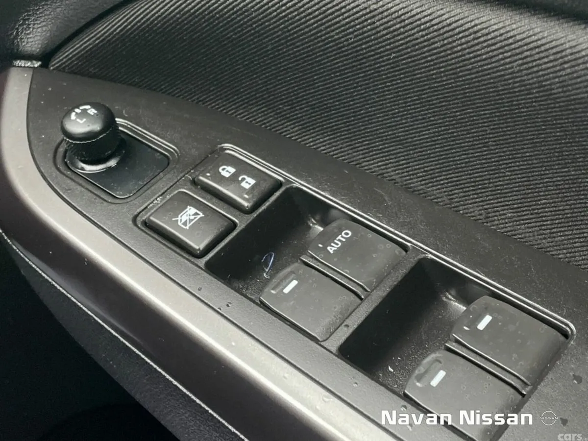 Suzuki Vitara SUV, Petrol Hybrid, 2023, Yellow
