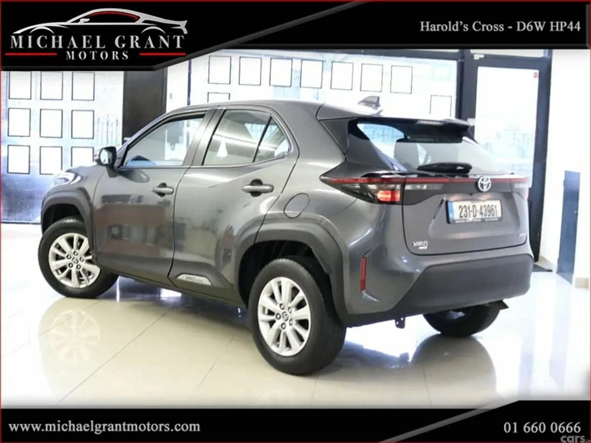 Toyota Yaris Cross Hatchback, Petrol Hybrid, 2023, Grey