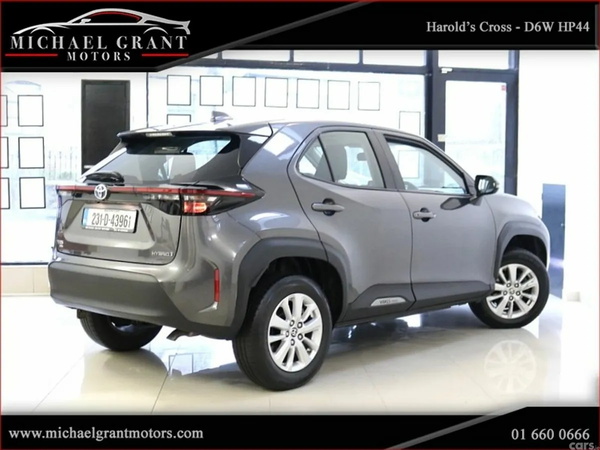 Toyota Yaris Cross Hatchback, Petrol Hybrid, 2023, Grey