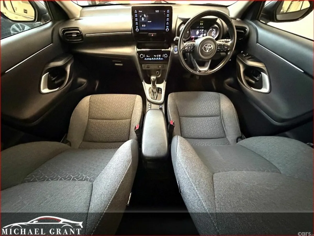 Toyota Yaris Cross Hatchback, Petrol Hybrid, 2023, Grey