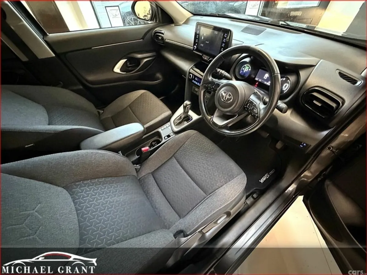 Toyota Yaris Cross Hatchback, Petrol Hybrid, 2023, Grey
