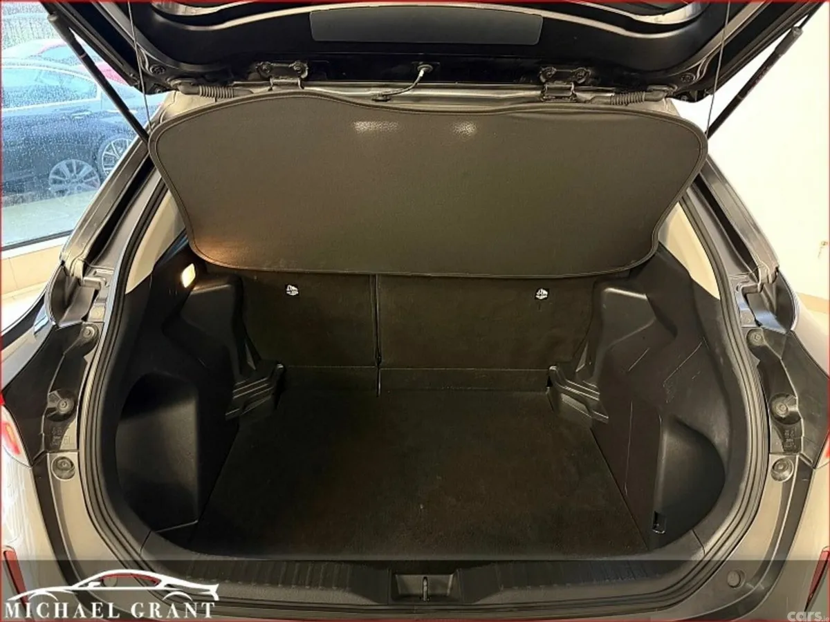 Toyota Yaris Cross Hatchback, Petrol Hybrid, 2023, Grey