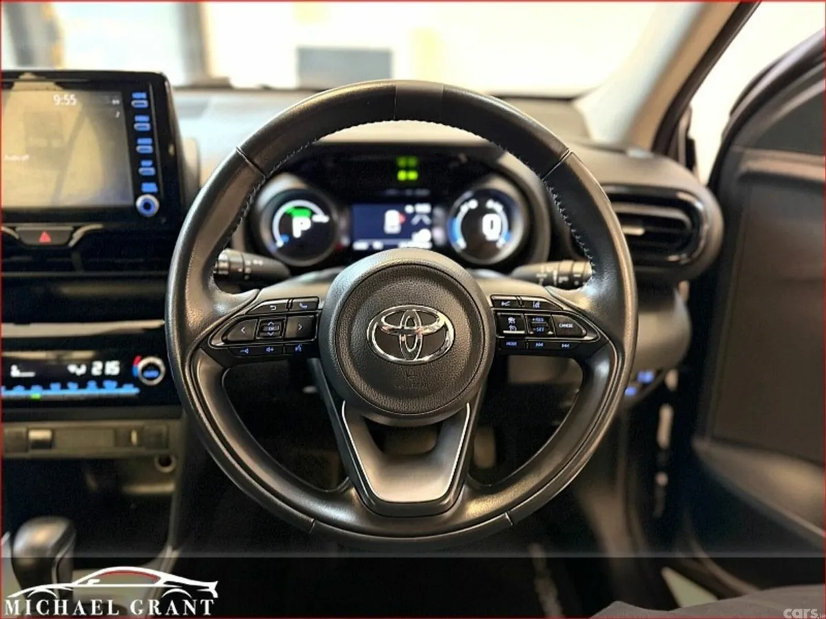 Toyota Yaris Cross Hatchback, Petrol Hybrid, 2023, Grey