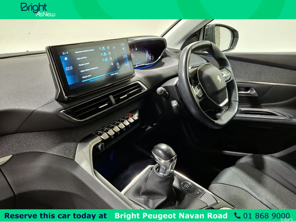 Peugeot 5008 MPV, Petrol, 2023, Grey
