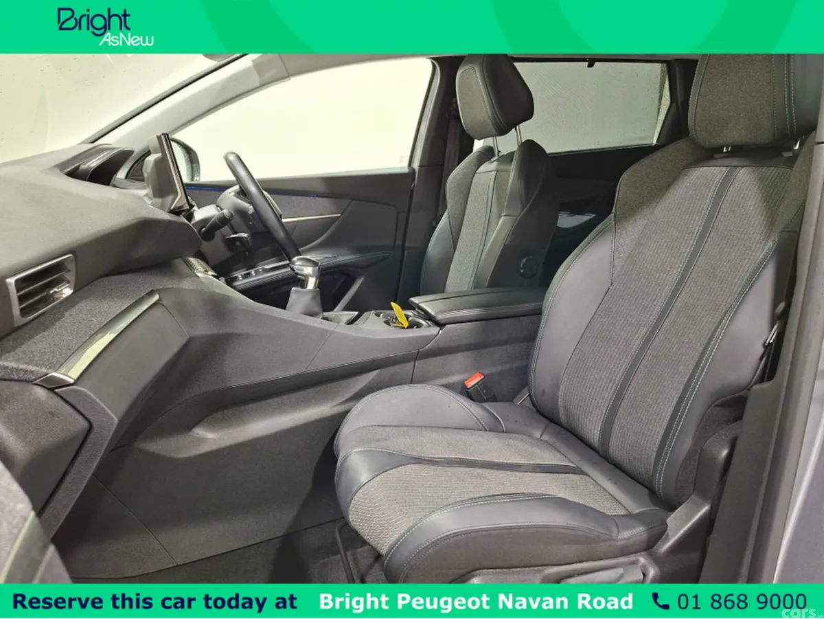 Peugeot 5008 MPV, Petrol, 2023, Grey