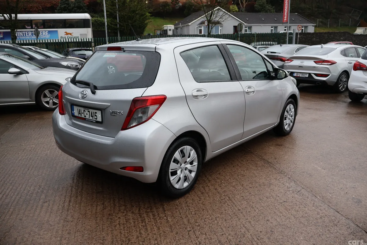 Toyota Yaris Hatchback, Petrol, 2014, Silver