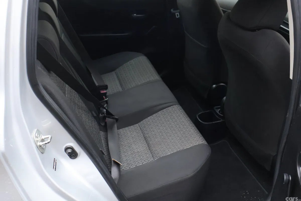 Toyota Yaris Hatchback, Petrol, 2014, Silver