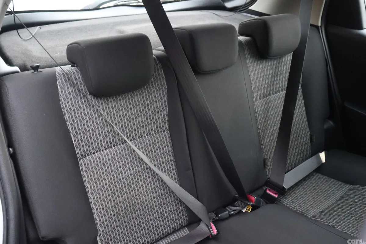 Toyota Yaris Hatchback, Petrol, 2014, Silver