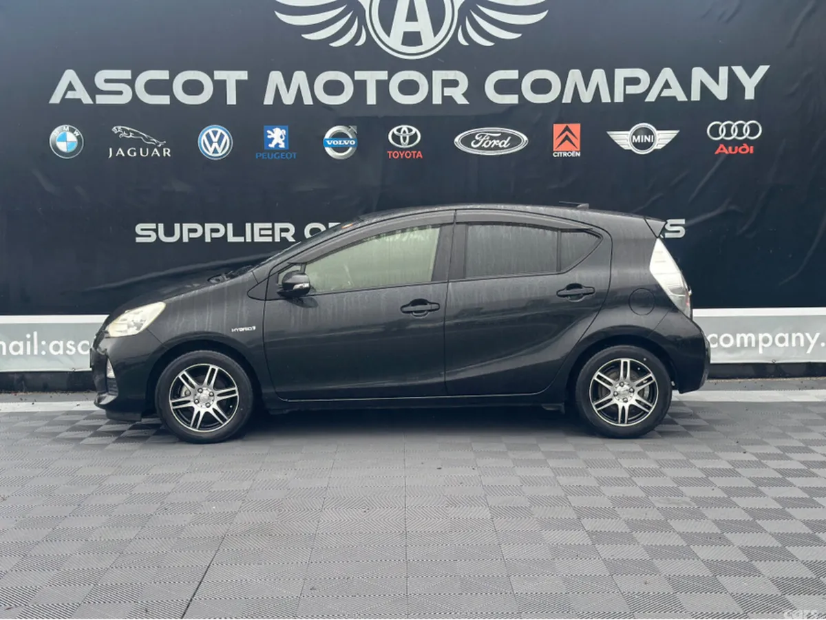 Toyota Aqua Hatchback, Petrol Hybrid, 2014, Black