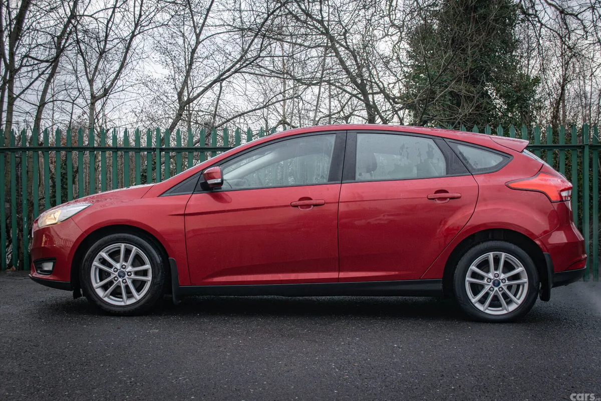 Ford Focus Hatchback, Diesel, 2015, Red