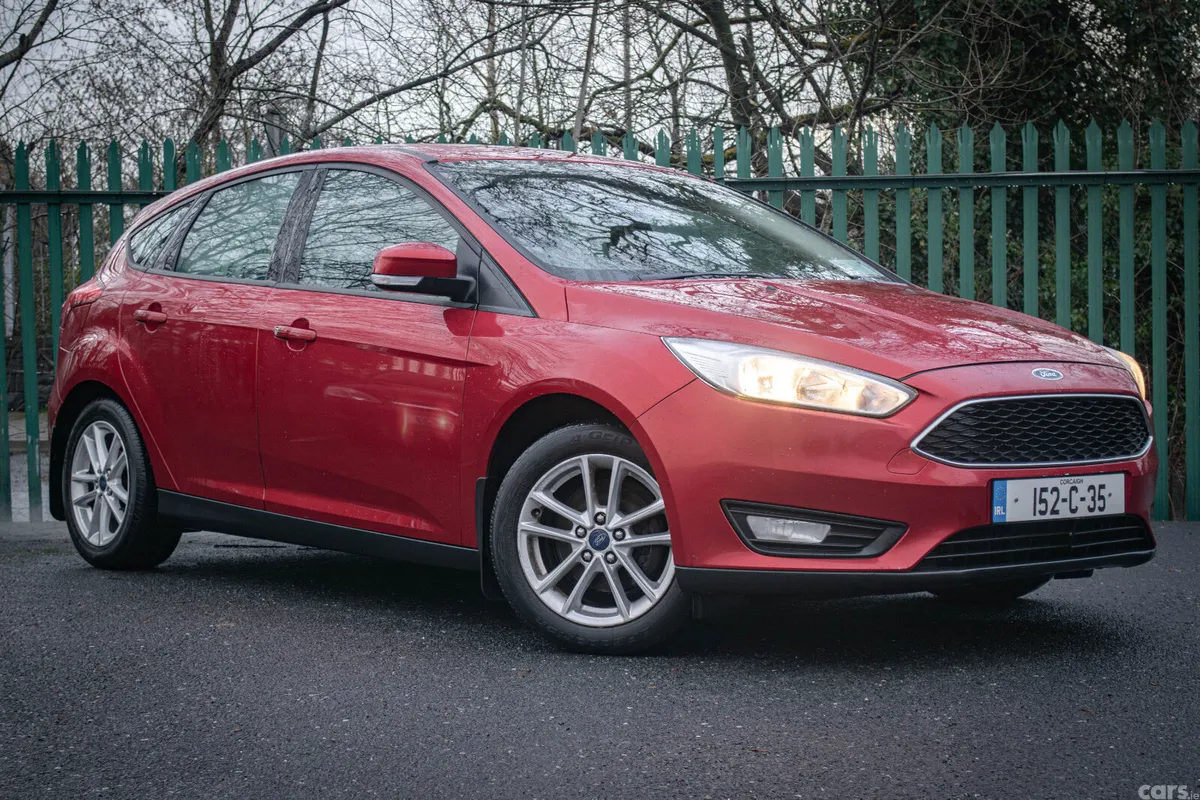 Ford Focus Hatchback, Diesel, 2015, Red