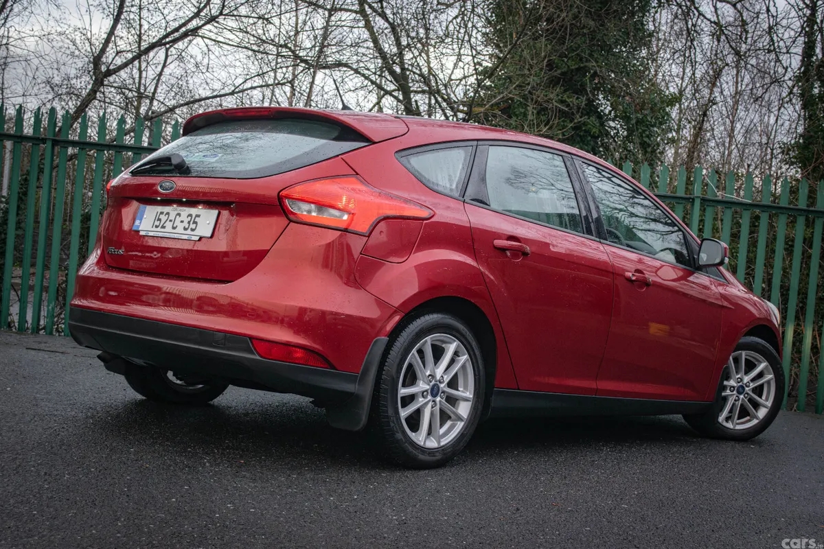 Ford Focus Hatchback, Diesel, 2015, Red
