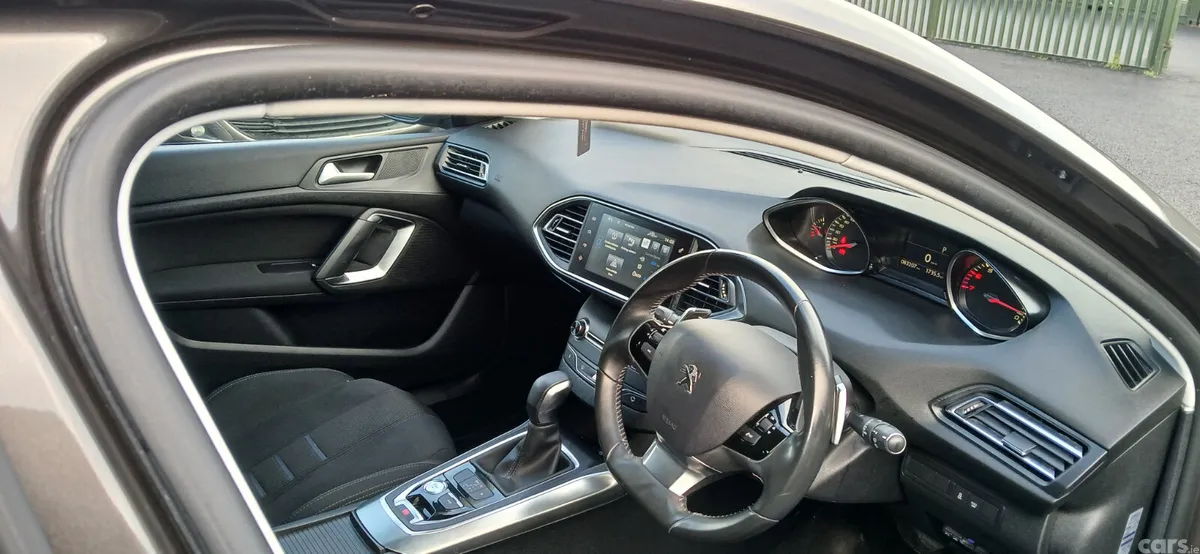 Peugeot 308 Hatchback, Petrol, 2015, Grey