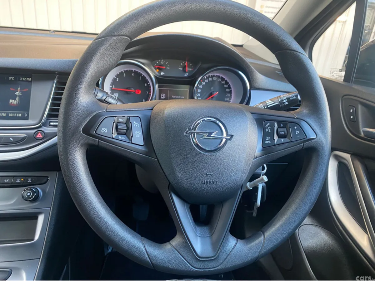 Opel Astra Hatchback, Petrol, 2019, Blue