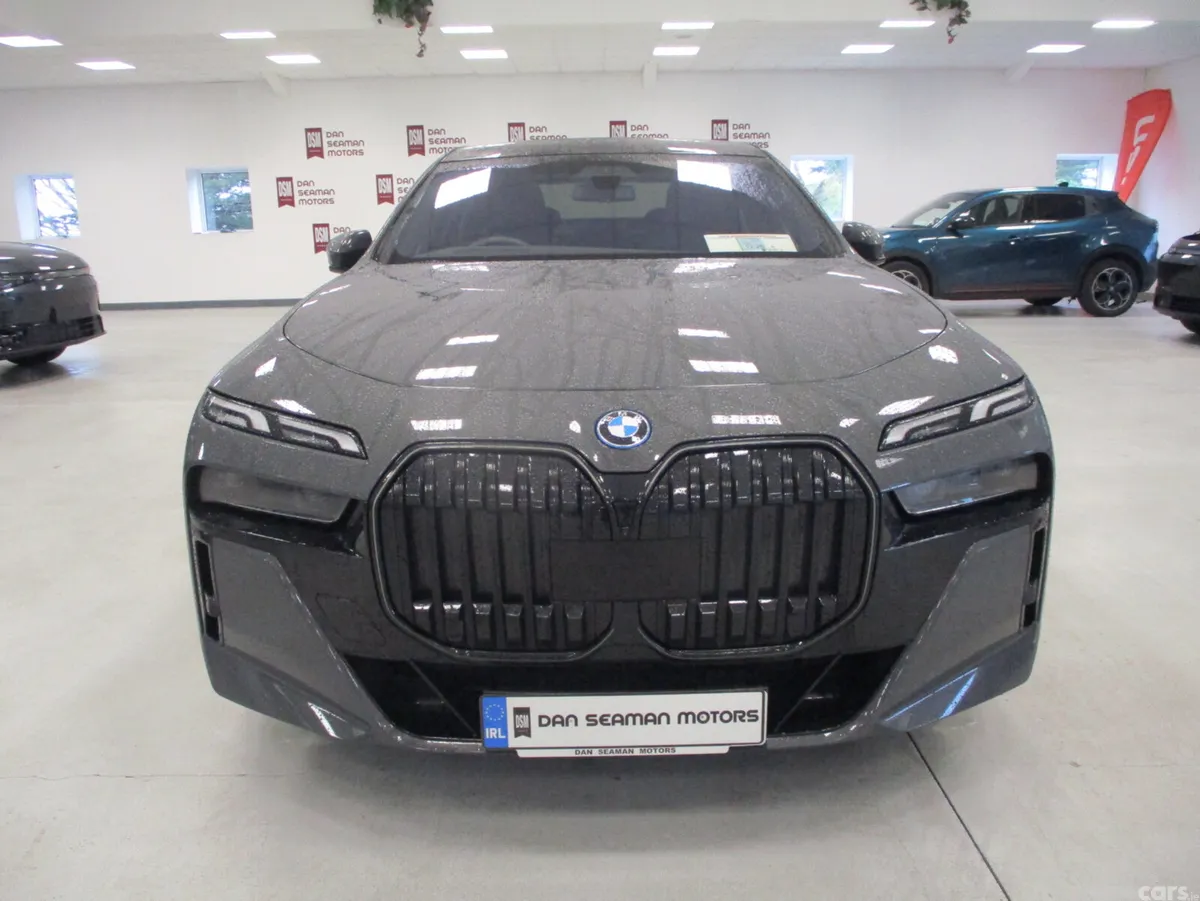 BMW 7-Series Saloon, Petrol Plug-in Hybrid, 2025, Grey