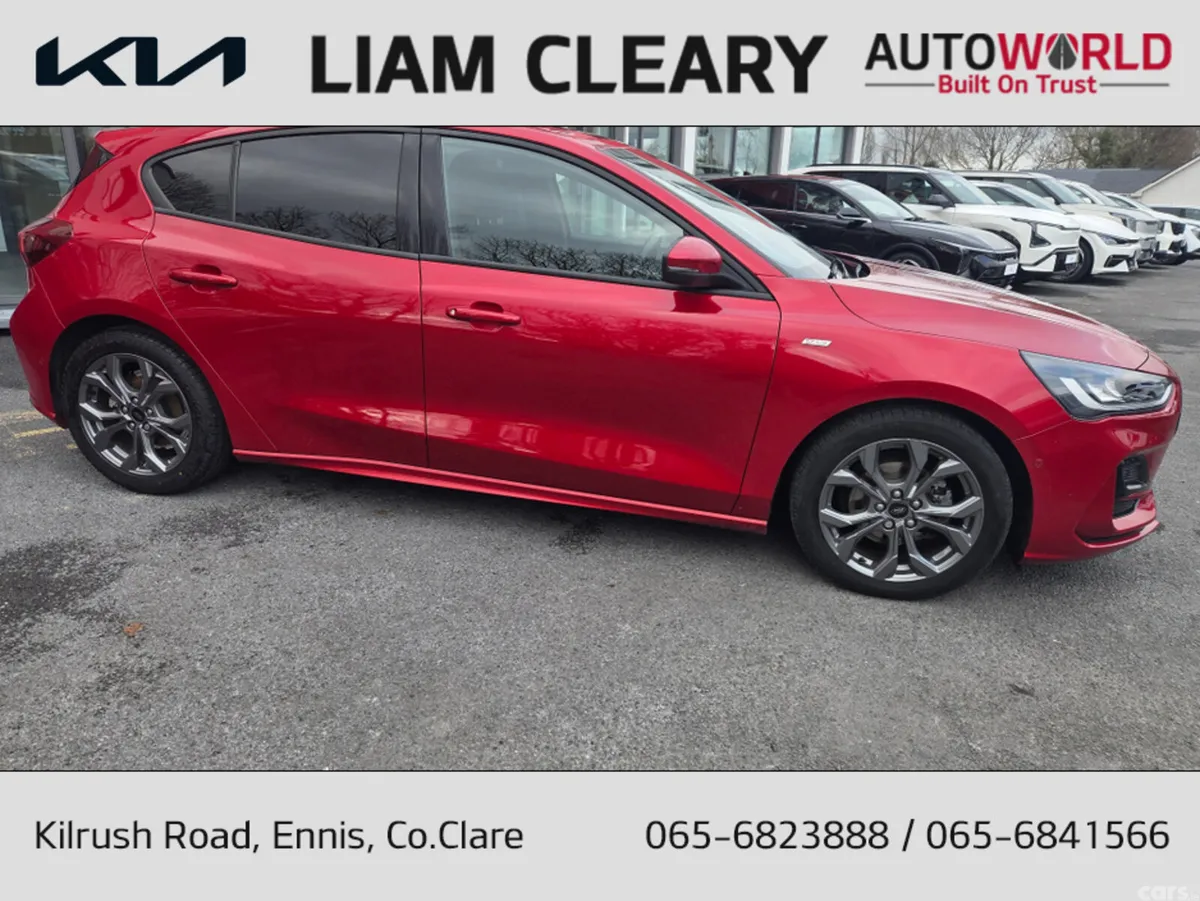 Ford Focus Hatchback, Petrol, 2022, Red