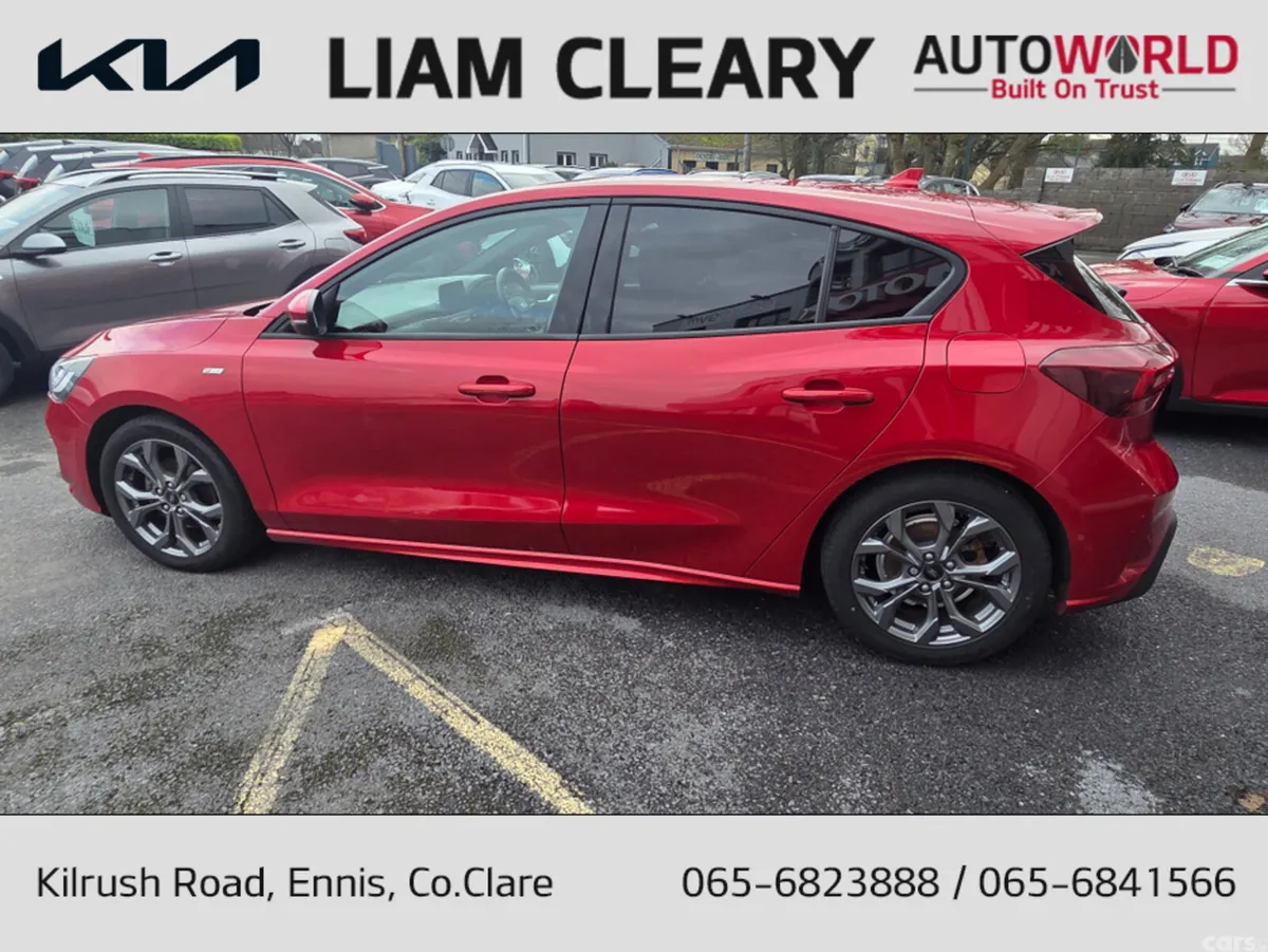 Ford Focus Hatchback, Petrol, 2022, Red