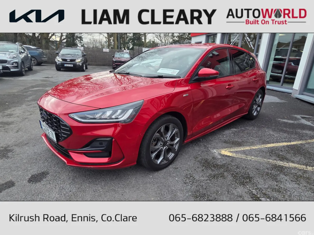 Ford Focus Hatchback, Petrol, 2022, Red