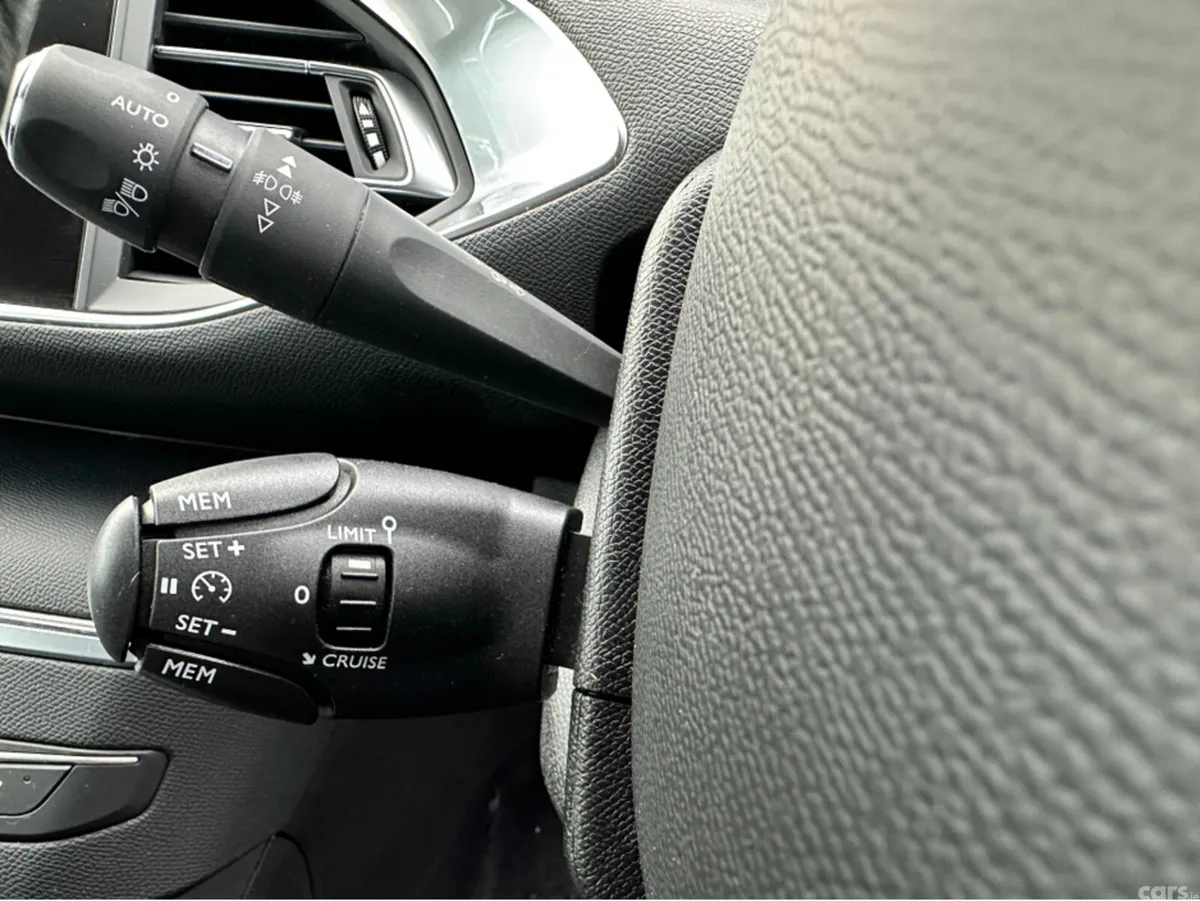 Peugeot 308 Hatchback, Diesel, 2016, White