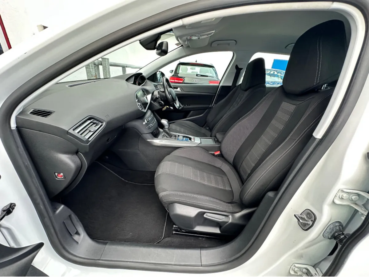 Peugeot 308 Hatchback, Diesel, 2016, White
