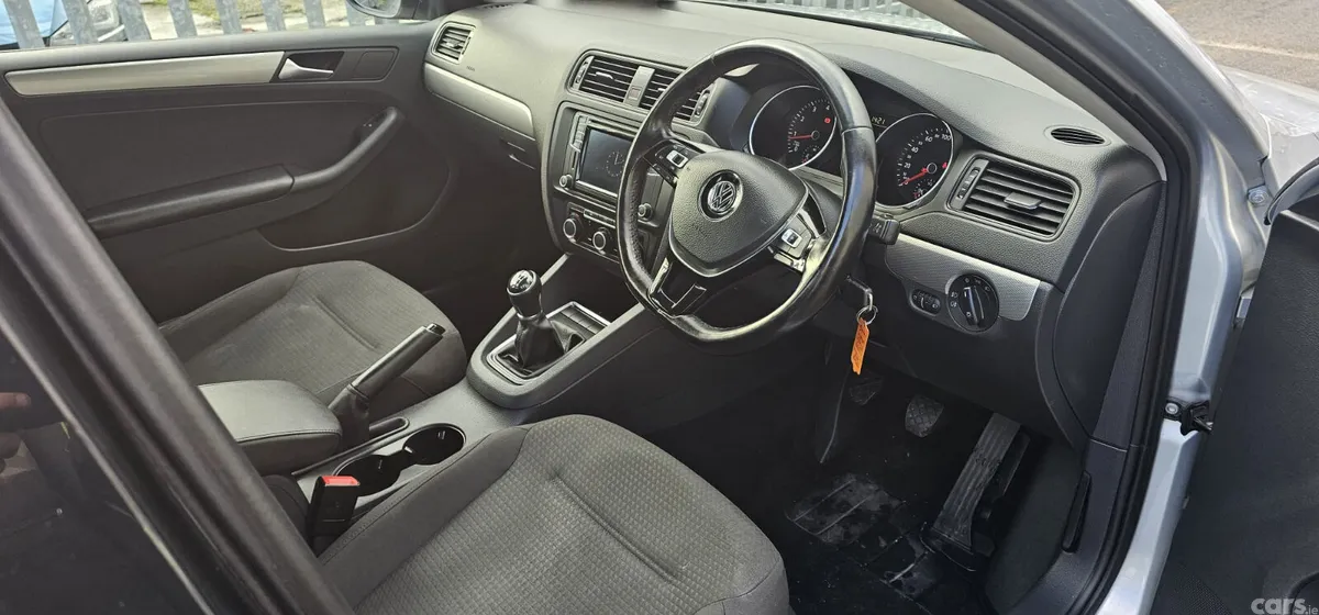 Volkswagen Jetta Saloon, Petrol, 2016, Silver